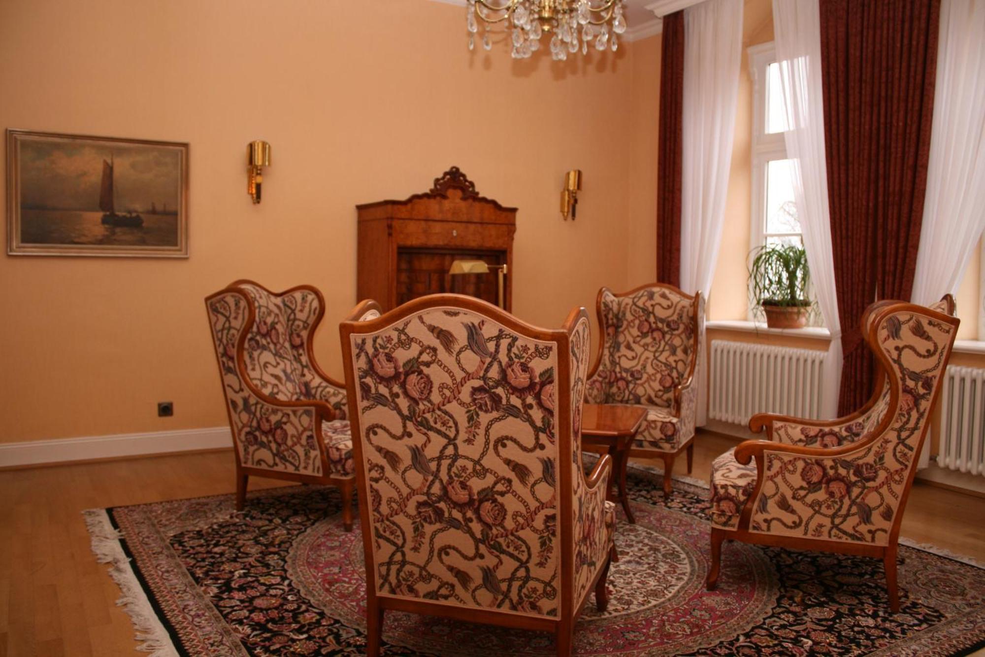 Hotel Altes Gymnasium Husum  Ngoại thất bức ảnh