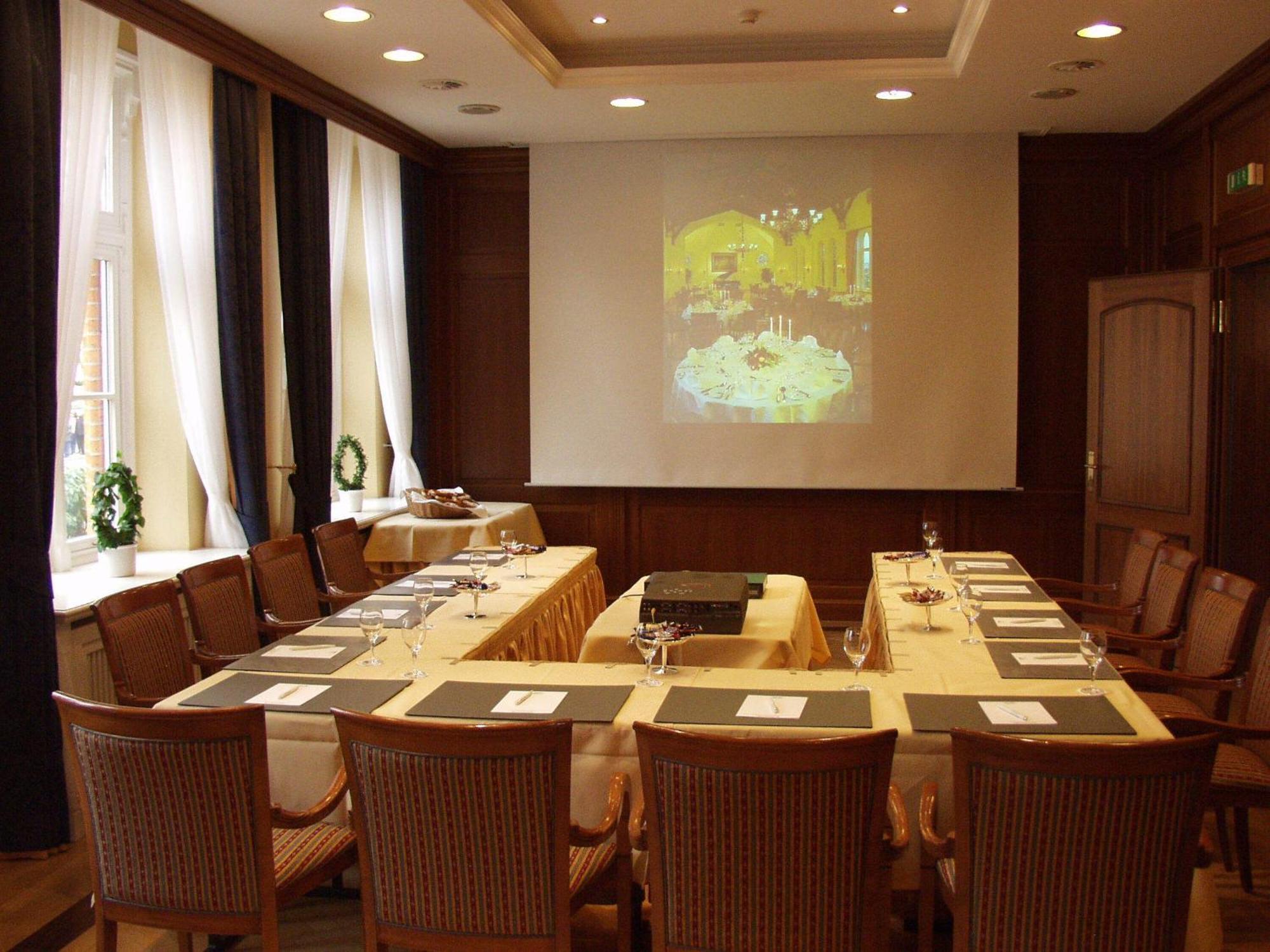 Hotel Altes Gymnasium Husum  Ngoại thất bức ảnh