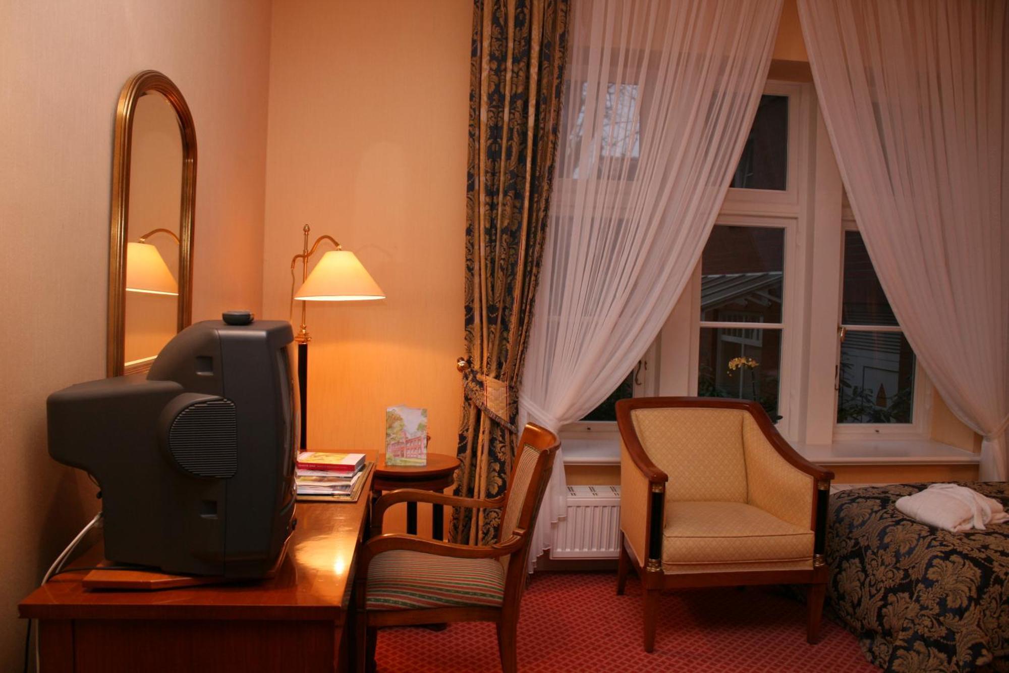 Hotel Altes Gymnasium Husum  Ngoại thất bức ảnh
